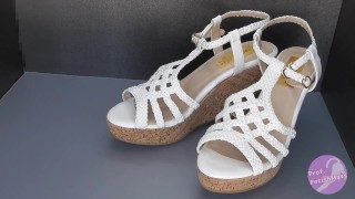 Shoe fetishism 靴フェチ　白いコルク底サンダル